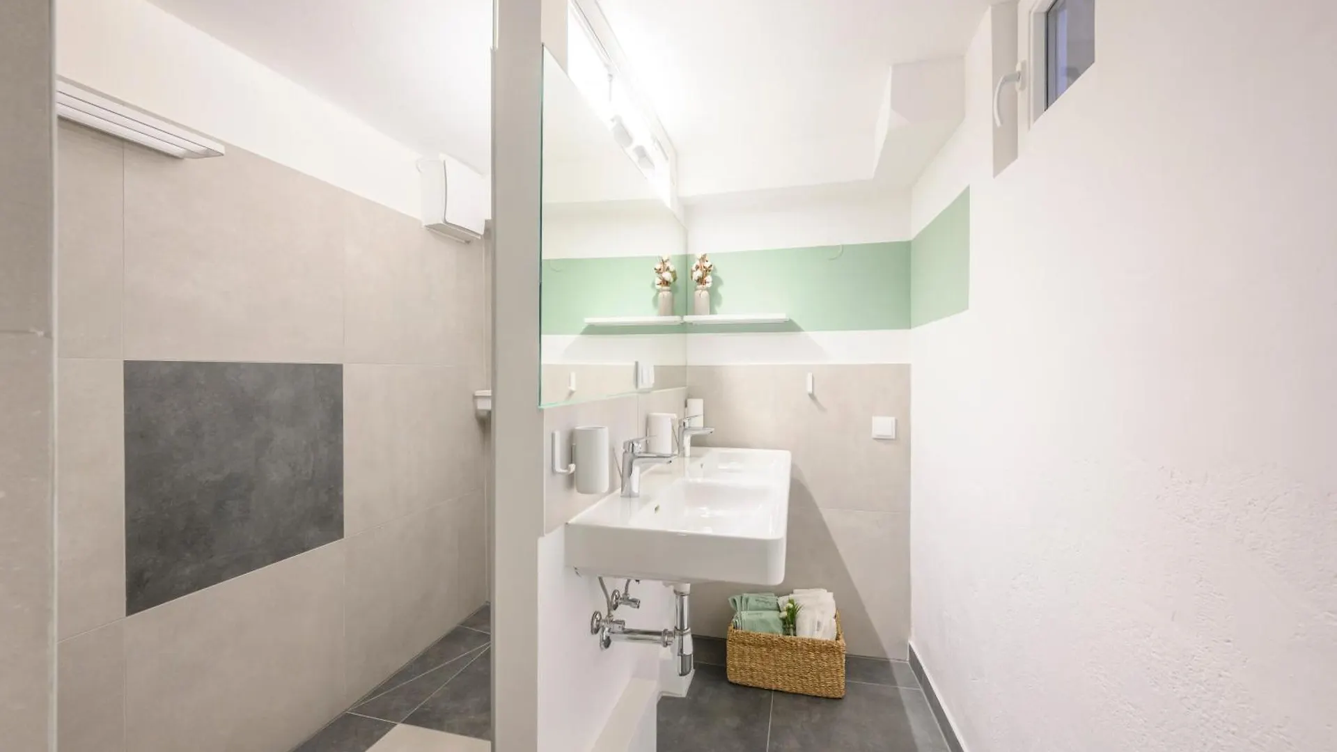 Olive Oasis Apartment Vienna Austria